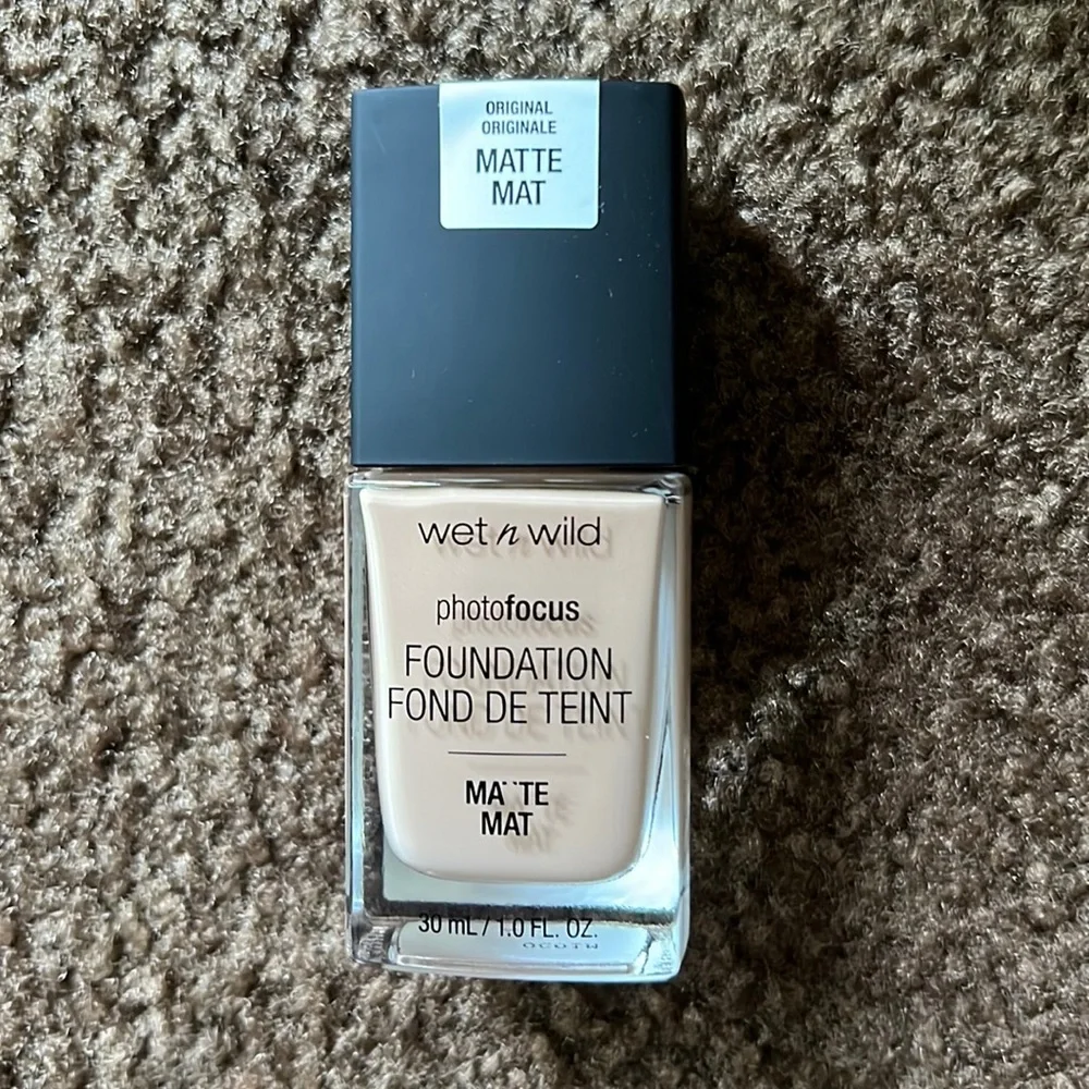 ❗️LAST 1❗️🩷5 For $25🩷 WET N WILD PhotoFocus Liquid Foundation in Soft Beige